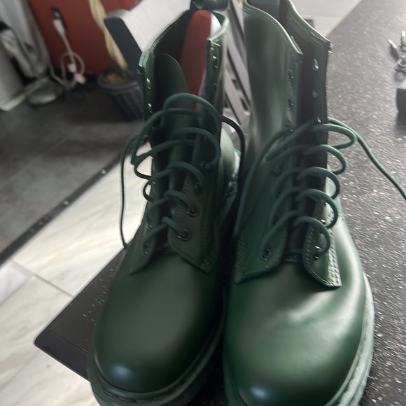 I’m selling this brand new boots just been sitting in my looker - Picture 3 of 3